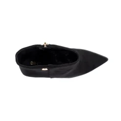 Botins*DIFFERENT Botim