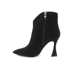 Botins*DIFFERENT Botim